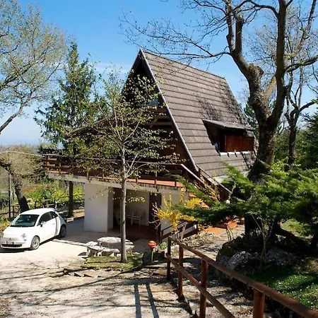 Chalet Chalet A Montebello Di Bertona *