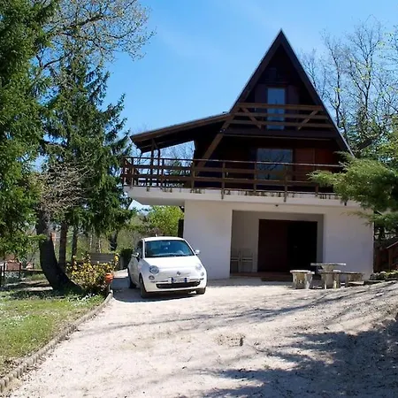 Chalet A Montebello Di Bertona